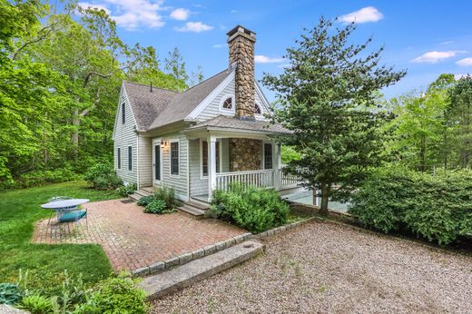 Detached House in Woods Hole, Barnstable County