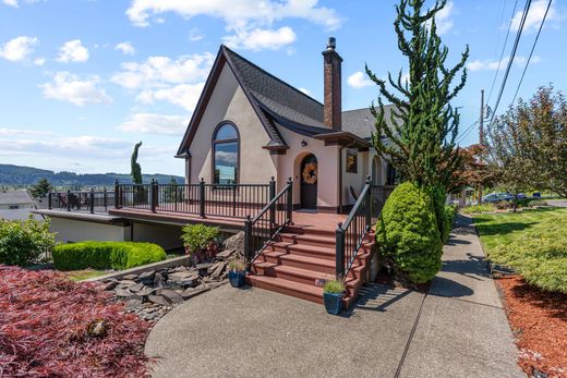 Detached House in Cathlamet, Wahkiakum County