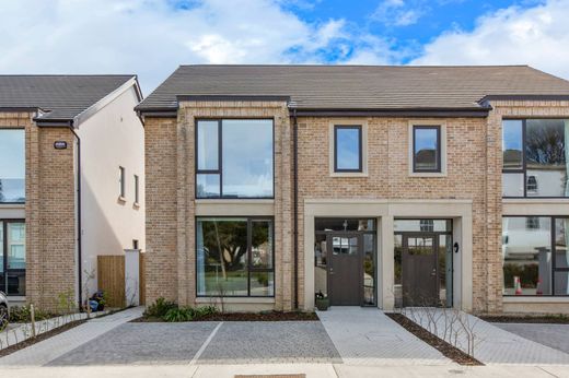 Semidetached House in Mount Merrion, Dublin City