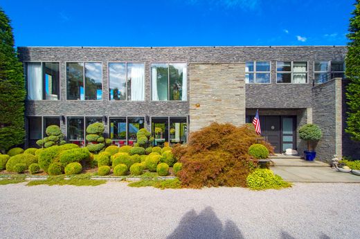 Detached House in Sagaponack, Suffolk County