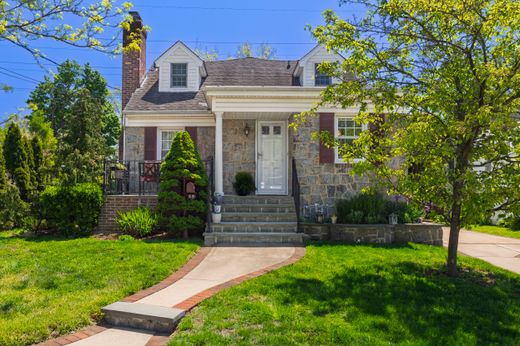 Luxury home in Malverne, Nassau County