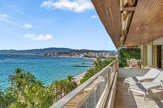 Apartment / Etagenwohnung in Cannes, Alpes-Maritimes