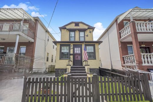 Detached House in Brooklyn, Kings County