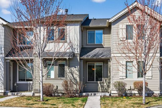 Townhouse in Redmond, Deschutes County