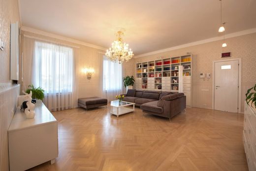 Apartment / Etagenwohnung in Varese, Provincia di Varese