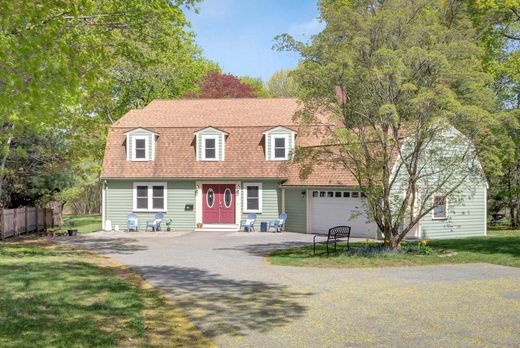 Detached House in Billerica, Middlesex County