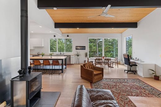 ‏בית חד-משפחתי ב  Kelowna, Regional District of Central Okanagan