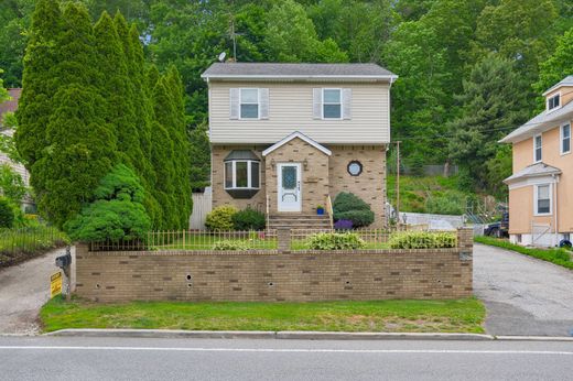 Luxury home in Clifton, Passaic County