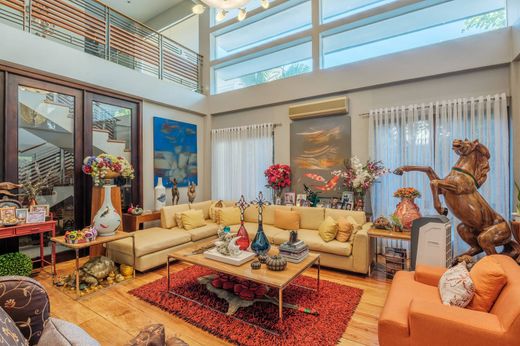 Detached House in Makati City, Southern Manila District