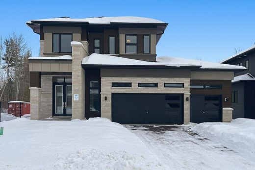 Detached House in Severn Falls, Simcoe County