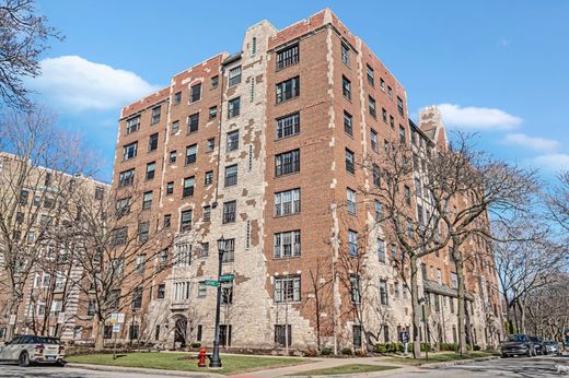 Residential complexes in Evanston, Cook County