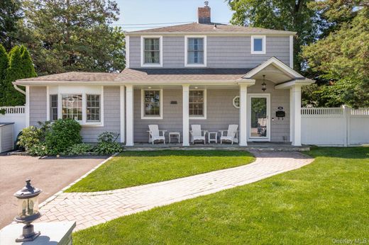 Detached House in Westbury, Nassau County