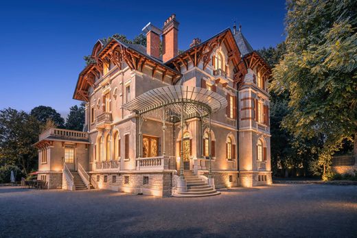 Detached House in Beaune, Cote d'Or