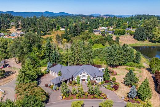 Luxury home in Albany, Linn County