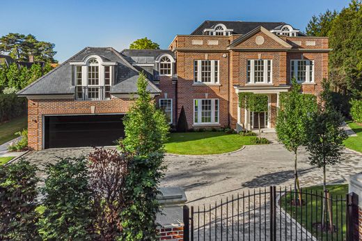 Detached House in Cobham, Surrey