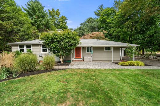 Detached House in Cohasset, Norfolk County