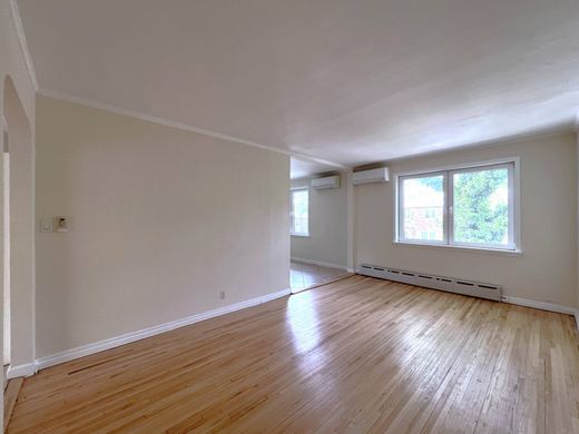 Townhouse in Forest Hills, Queens