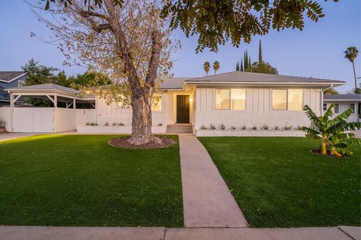 Luxury home in Woodland Hills, Los Angeles County