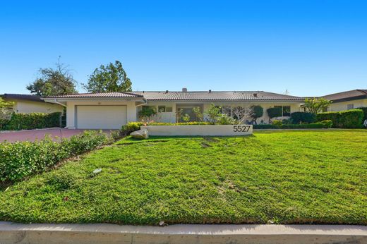 Einfamilienhaus in La Cañada Flintridge, Los Angeles County