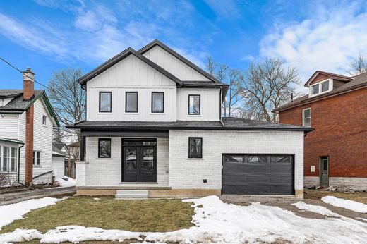 Detached House in Cambridge, Ontario