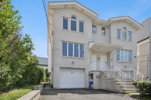 Apartment in Fort Lee, Bergen County