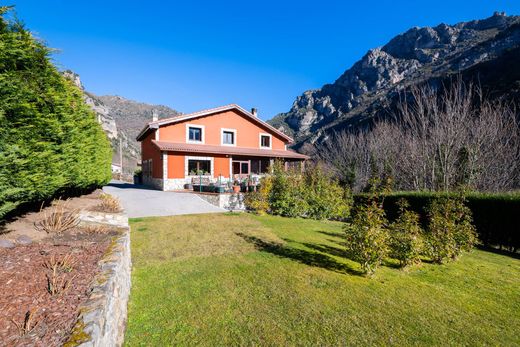 Detached House in Pola de Somiedo, Province of Asturias