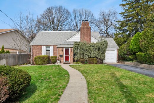 Luxury home in Leonia, Bergen County