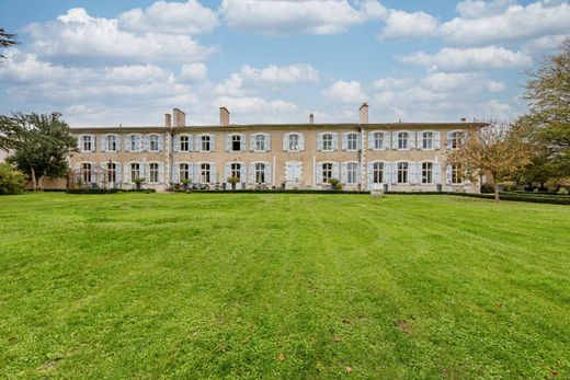 Saint-Sulpice-de-Royan, Charente-Maritimeの一戸建て住宅