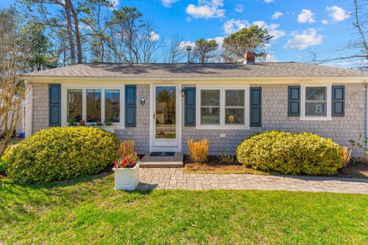 Detached House in Popponesset Beach, Barnstable County