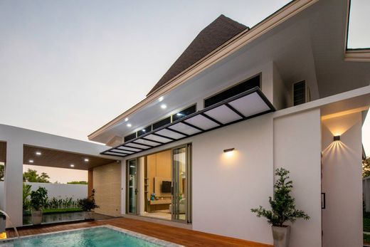 Villa in Mueang Phuket, Phuket Province