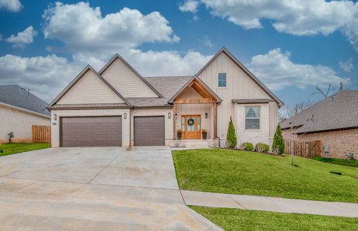 Detached House in Tontitown, Washington County