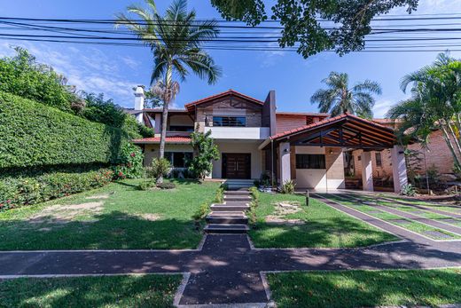 Luxus-Haus in Hernandarias, Departamento del Alto Paraná