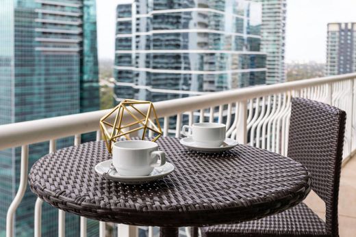 マイアミ, Miami-Dade Countyのアパートメント