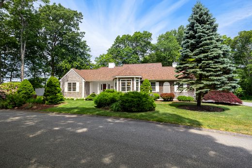 Detached House in South Dartmouth, Bristol County