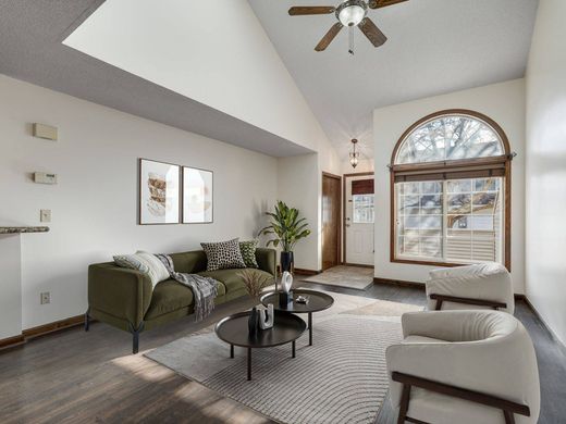Townhouse in New Brighton, Ramsey County