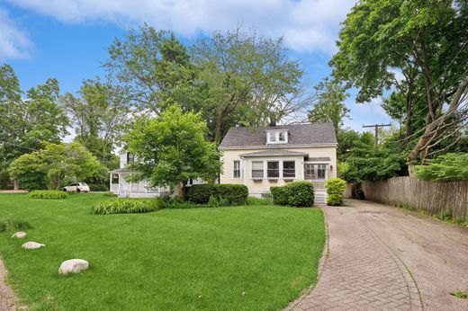 Detached House in Lake Forest, Lake County