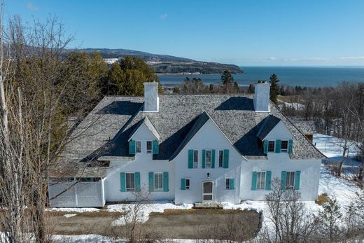 Detached House in La Malbaie, Capitale-Nationale