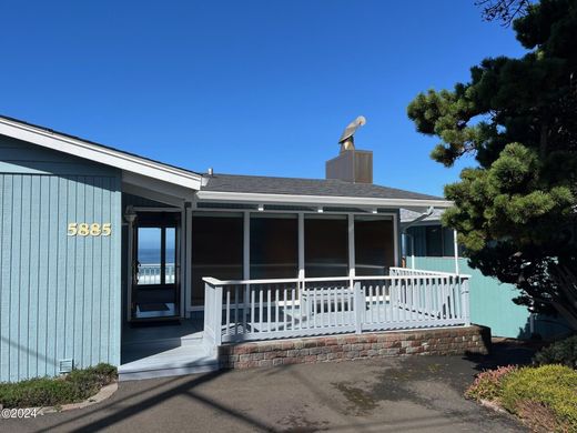 Luxury home in Lincoln City, Lincoln County