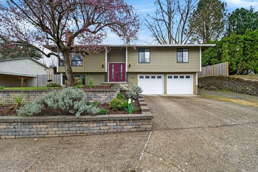 Luxury home in Tigard, Washington County
