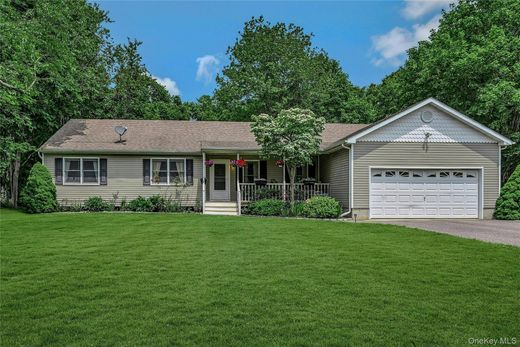 Detached House in Greenport, Suffolk County