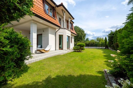 ‏וילה רב-משפחתית ב  ורשה, Warszawa