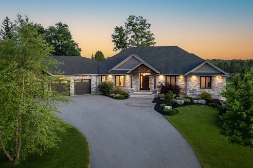 Detached House in Milton, Halton