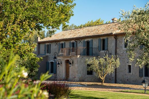 Saint-Rémy-de-Provence, Bouches-du-Rhôneの一戸建て住宅