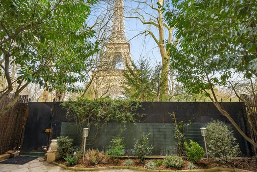 Apartment in Tour Eiffel, Invalides – Ecole Militaire, Saint-Thomas d’Aquin, Paris