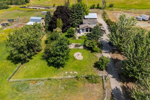 Vrijstaand huis in Coldstream, Regional District of North Okanagan