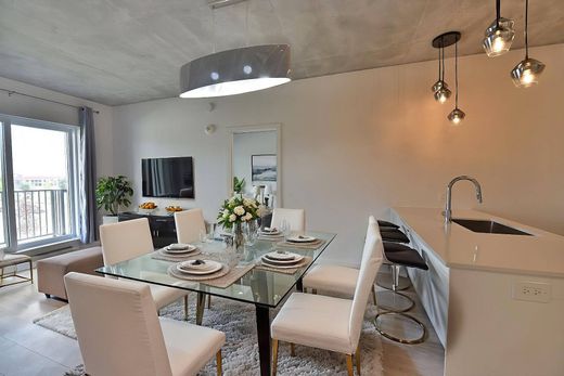 Dollard-Des Ormeaux, City of Montréalのアパートメント