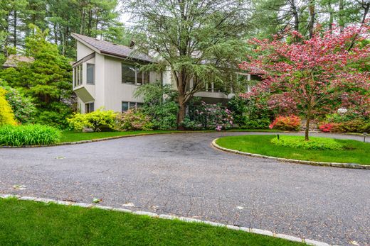 Detached House in Muttontown, Nassau County