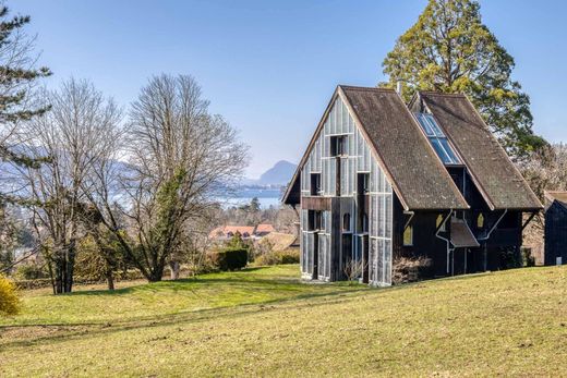 Vrijstaand huis in Menthon-Saint-Bernard, Haute-Savoie