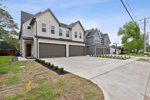 Duplex in Fort Worth, Tarrant County