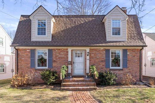 Detached House in West Hartford, Hartford County